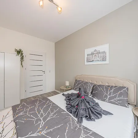 Apartament A6 Ruhiges 3-zimmer-apartment Mit Balkon *