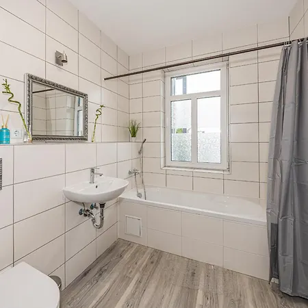 A6 Ruhiges 3-zimmer-apartment Mit Balkon * Halle (Saale)