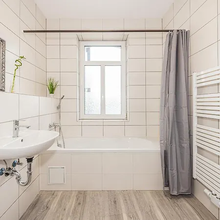 A6 Ruhiges 3-zimmer-apartment Mit Balkon *