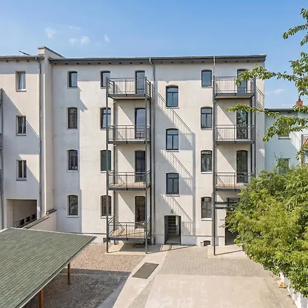 A6 Ruhiges 3-zimmer-apartment Mit Balkon Apartament